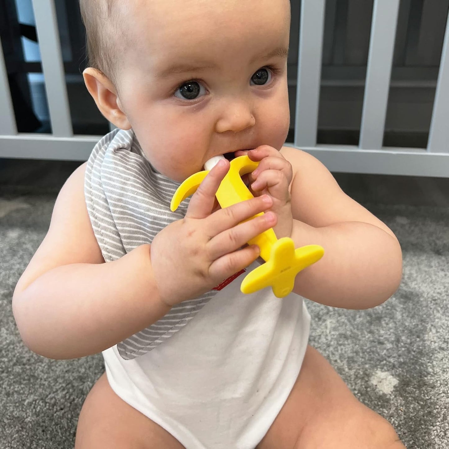 Nuby Banana Soothing Teether Easy Grip BPA-Free Suitable from 3 Months Plus, One Size