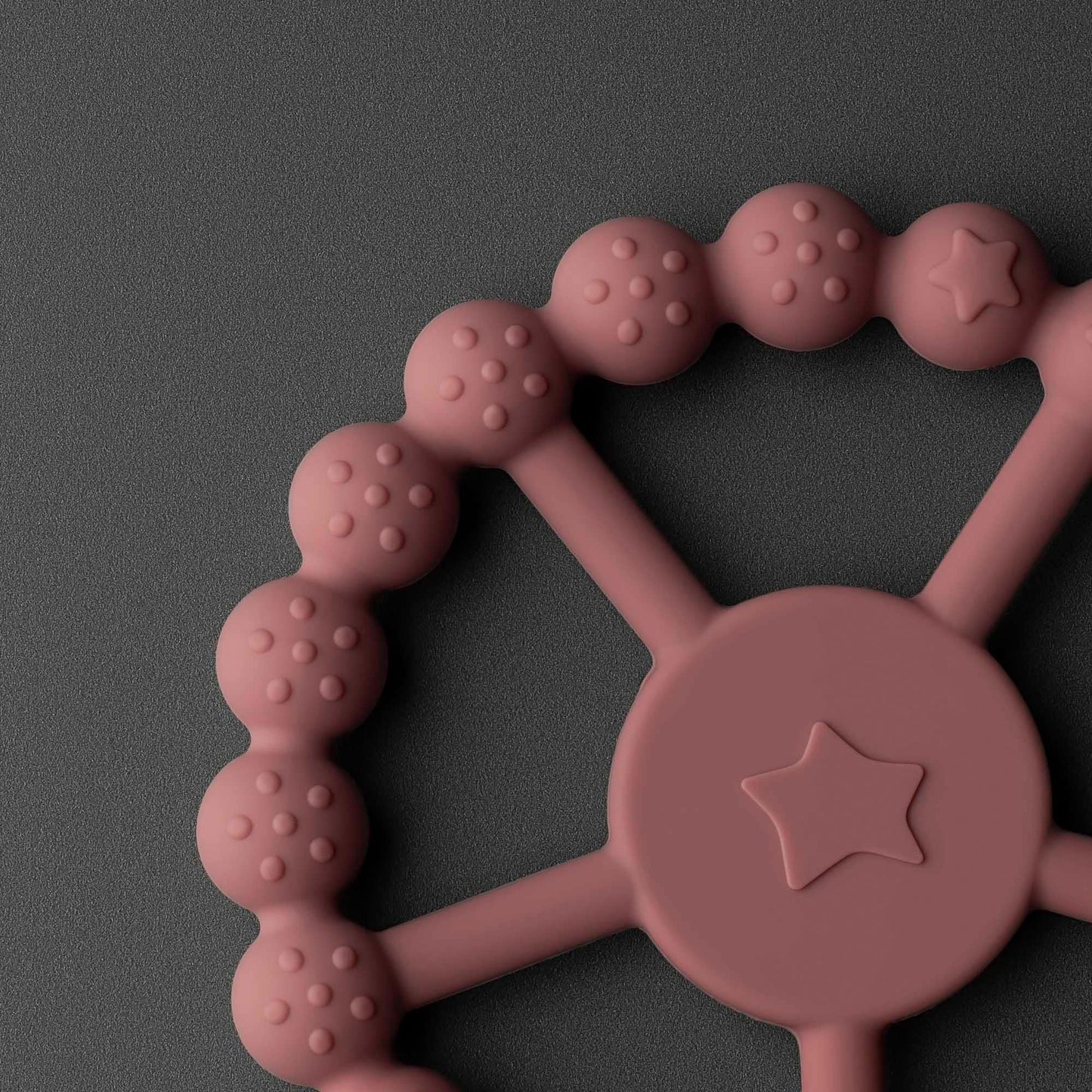 Tommee Tippee Silicone Comfort Gift Set, Ultra-light Pacifier 0-6m, Carry Case Hold 2 Pacifiers, Teething Ring 3m+